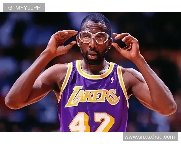 媒体盛赞全明星潜力无限有望成长为未来足坛篮球双栖超级巨星