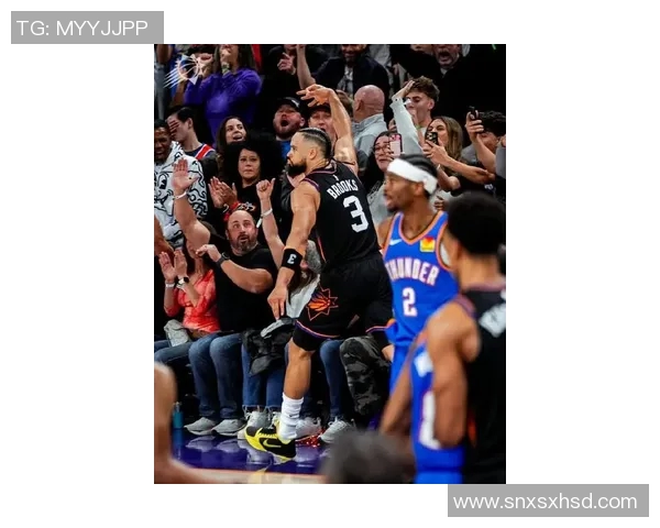 昔日恩怨再燃 布克与老队友对决掀起赛场风云 昔日恩怨再燃 布克与老队友对决掀起赛场风云